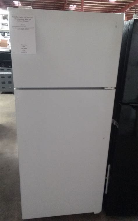 Ge 175 Cu Ft Top Freezer Refrigerator With Ice Maker White