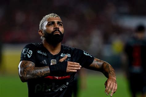 Gabigol ignora Flamengo e relembra raízes como torcedor