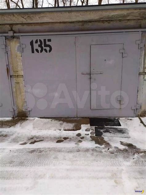 Глазок в гаражной двери выглядит подозрительно » banana.by - 50 ...