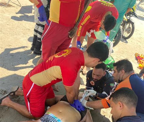 Idosa Socorrida Ap S Sofrer Afogamento Na Praia De Ponta Verde