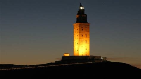 Las visitas nocturnas a la Torre de Hércules arrancan con lista de espera