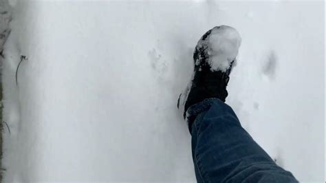 Звук шагов по свежевыпавшему снегу / Snow Footsteps sound effect - YouTube