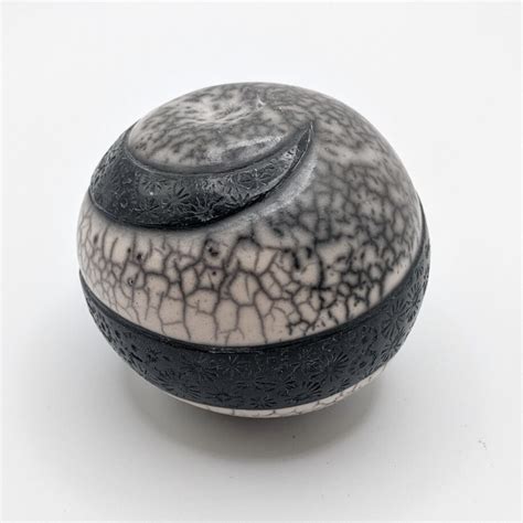 Naked Raku Shaker By Jan Lovewell The Avenue Gallery