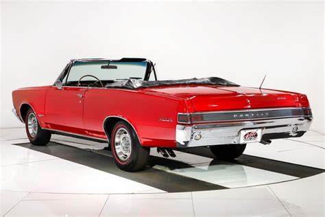 1965 Pontiac LeMans | Volo Museum