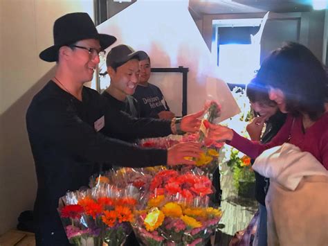 FLOWERS BY NAKED 2019 ー東京日本橋ー今日のお花和歌山のスターチスとガーベラを毎日先着プレゼント NAKED
