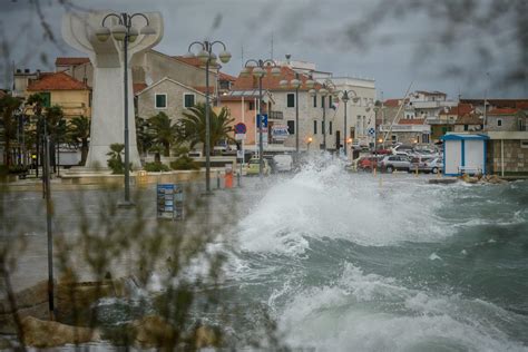 Jutarnji List Hvar Pod Vodom Otok Zahvatilo Nezapam Eno Nevrijeme I