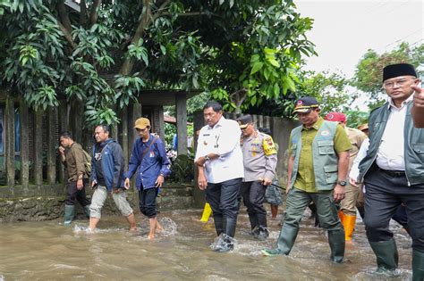 Tinjau Banjir Jepara Dan Demak Pj Gubernur Minta Tanggul Tanggul