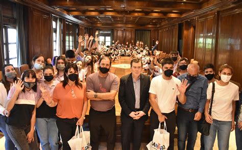 El Gobernador Zamora Recibi A Alumnos Del Interior Santiago Del Estero