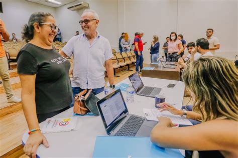 Prefeito Acompanha Entrega De Chromebooks Para Professores E