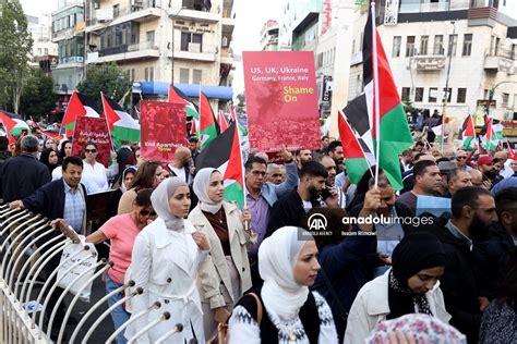 الضفة وقفة للتنديد بالحرب الإسرائيلية على غزة Anadolu Ajansı