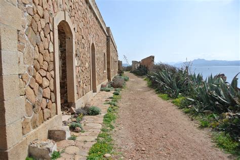 Punta Rossa, l'ultima grande fortezza militare abbandonata a La ...