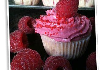 Cupcakes à la framboises TOUT framboise ganache montée À Lire