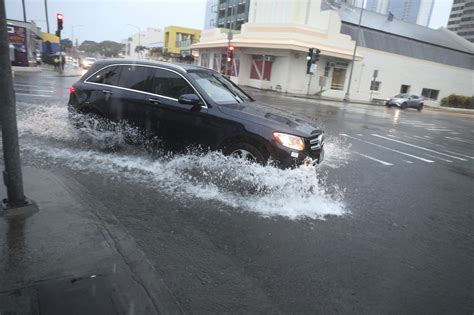 Hawaii weather: Winter storm brings flash flooding and high winds as ...