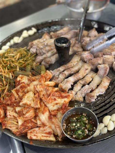 부산하단맛집 솥뚜껑에 구워먹는 하단삼겹살맛집“목구멍”목구멍에 기름칠 지대로