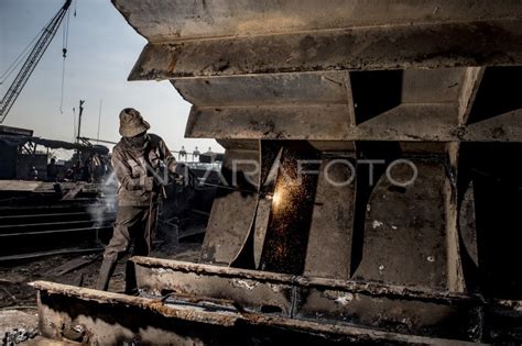 Balada Para Pembelah Kapal Antara Foto