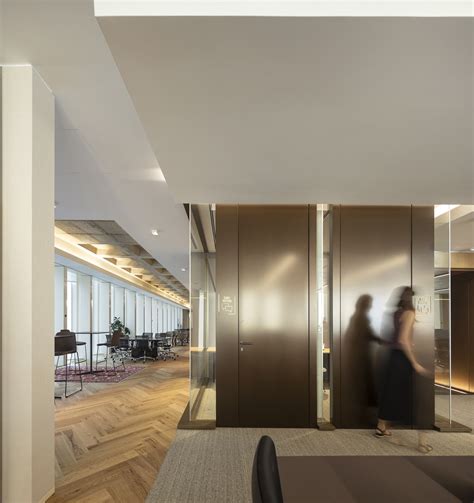 A Look Inside KPMG’s Modern Lisbon Office - Officelovin'