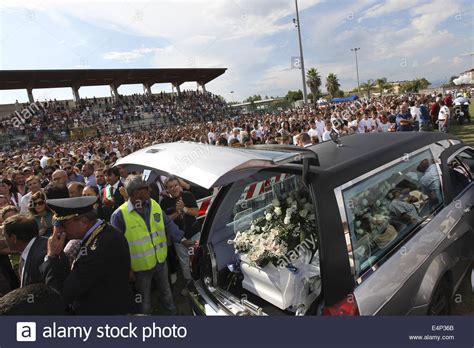 Collapesesfunerali Hi Res Stock Photography And Images Alamy