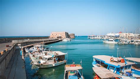 A walking tour of Heraklion town in Crete | Discover Greece