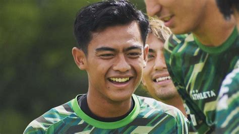 Foto Senyum Pratama Arhan Saat Latihan Di Tokyo Verdy Netizen Manis