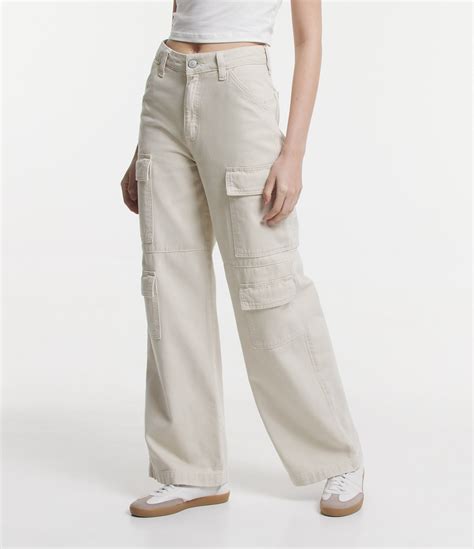 Cal A Wide Leg Em Sarja Cintura Alta E Bolsos Cargo Off White