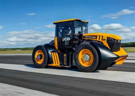 Australasian Farmers' & Dealers' Journal 12-jcb-tractor-setting-new-speed-record - Australasian ...