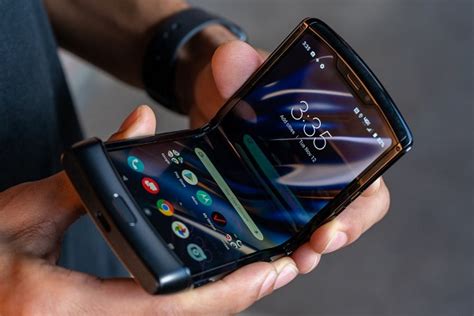 Motorola S Razr Foldable Smartphone Might Have Bigger Screens