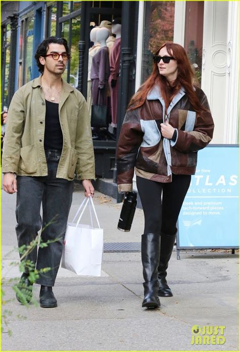 Joe Jonas & Sophie Turner Make A Last Minute Halloween Purchase in NYC ...