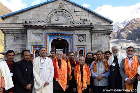 President Pranab Mukherjee Visits Kedarnath Temple Offers Prayers