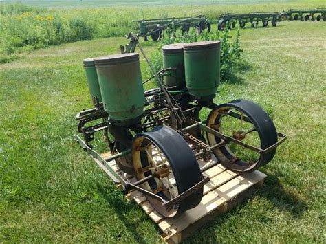 John Deere 246247 2 Row Planter Bigiron Auctions