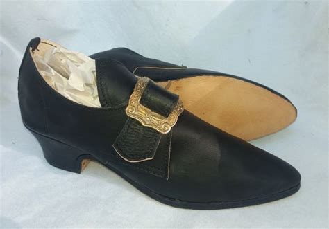 18th Century Colonial Womens Black Leather Shoes With Buckles