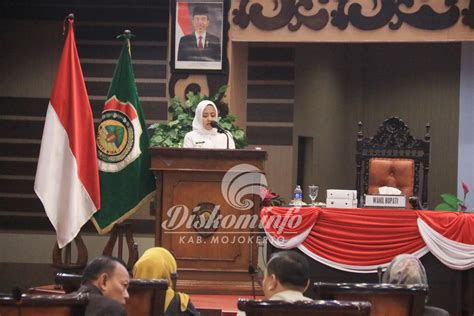 Hadiri Rapat Paripurna Bupati Ikfina Sampaikan Nota Penjelasan