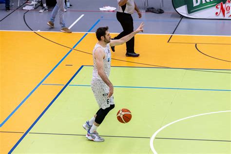 2 Herren Gewinnen Erstes Spiel Im Neuen Jahr Uni Baskets