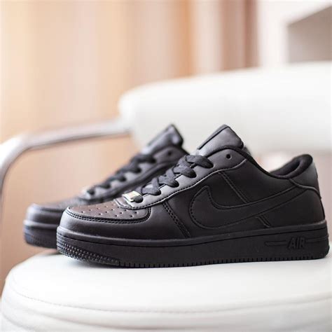 Женские кроссовки Nike Air Force черные кожанные, молодежные модные ...