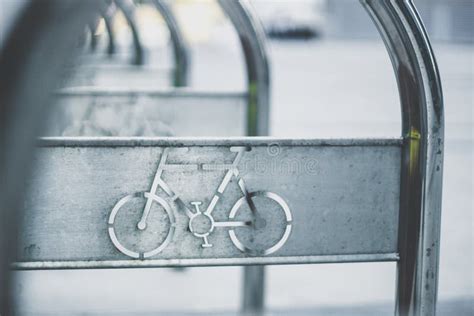 Sinal De Rua Do Estacionamento Das Bicicletas Foto De Stock Imagem De