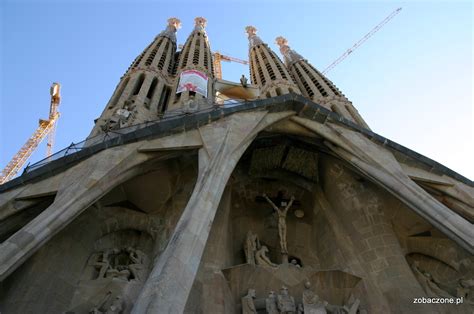 La Sagrada Familia w Barcelonie Pomysły na ciekawe wczasy i wycieczki