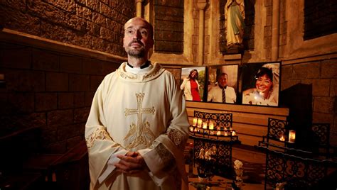 Un An Après Lattentat à La Basilique Notre Dame à Nice Le Père Franklin Parmentier Témoigne Ici