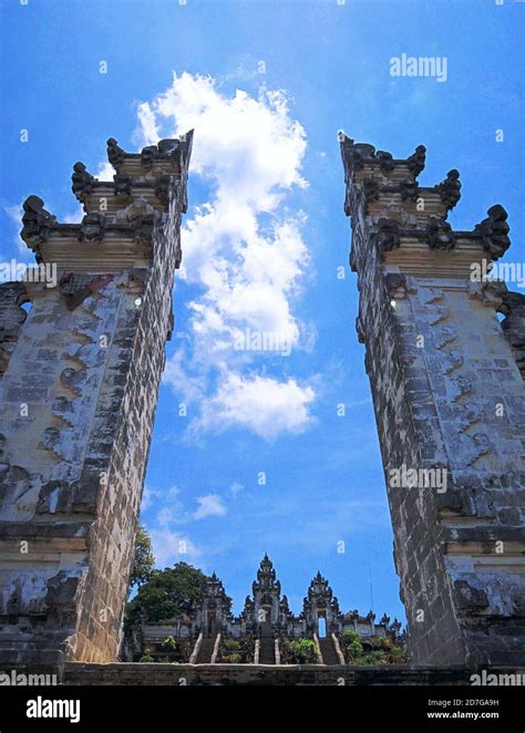 Il tempio di Lempuyang è il tempio più alto di Bali Qui vedrete la