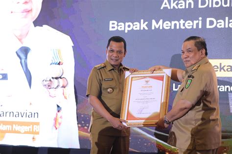 Pemko Pekanbaru Raih Penghargaan Terbaik 2 Penurunan Angka Stunting Di