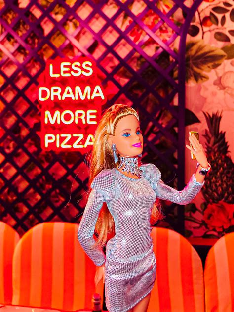 Senti Che Pizza Bari Barbie In Town Gira La Puglia E L Italia