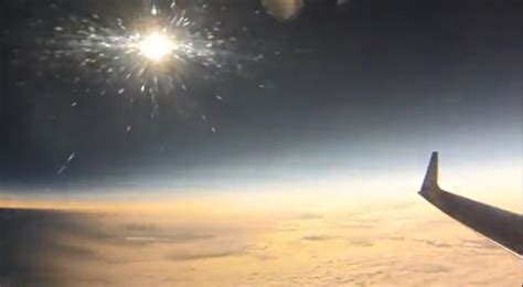 Viral así se vio el eclipse solar desde un avión VIDEO Latina