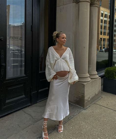 25 Stylish Maternity Outfits You Wouldnt Catch Our Moms In Evie Magazine