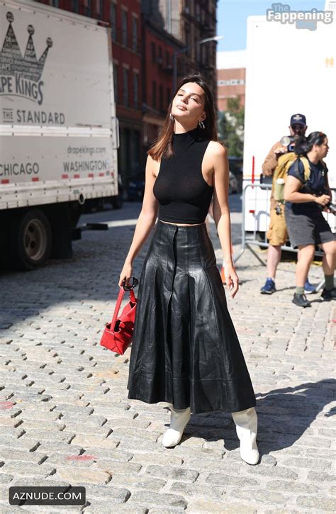 Emily Ratajkowski Sexy And Hot Dazzles At New York Fashion Week Aznude