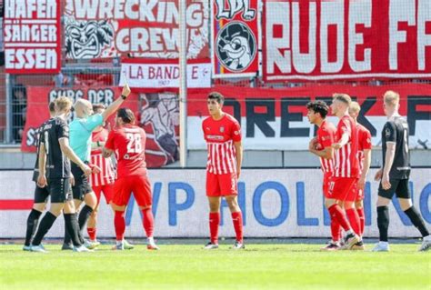 Skandal in Zwickau Spielabbruch nach Bierdusche für Schiedsrichter