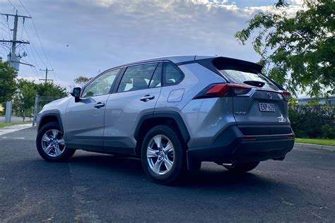 2021 Ford Escape Fwd V Toyota Rav4 Gx Comparison Carexpert