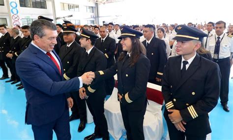 Rutilio Escandón felicita a la primera generación graduada de la