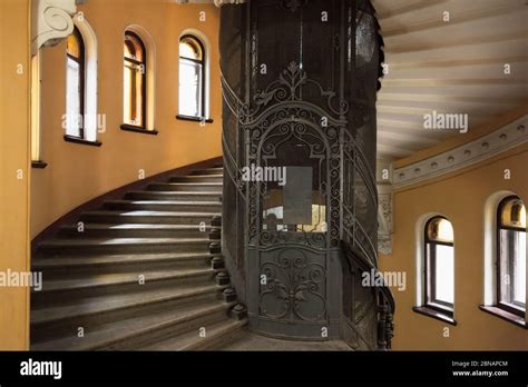 Elevator Shaft Hi Res Stock Photography And Images Alamy