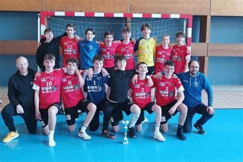 Handball triathlon 16 collégiens d Ailly le Haut Clocher parmi l