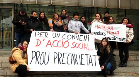 Mobilització de treballadors socials a Girona per denunciar