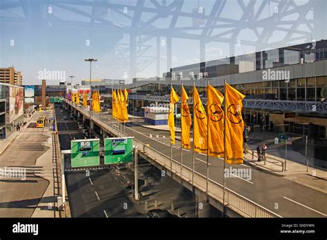 Terminal 1 Internationalen Abflug Internationale Ankunft Flughafen