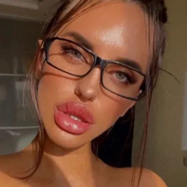 Look Under The Skirt Of Elisteilor Brunette Porn Feat Elis T By FapHouse XHamster